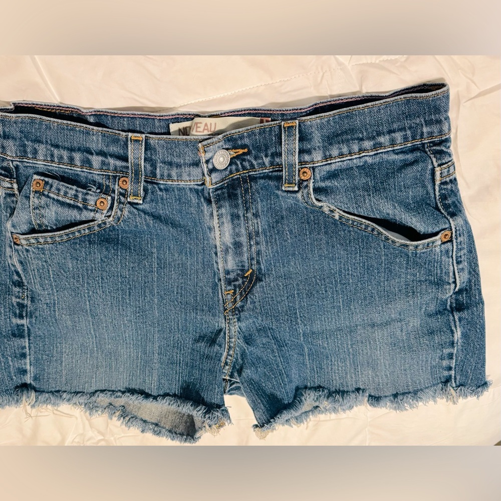 Levi cut denim shorts size 6